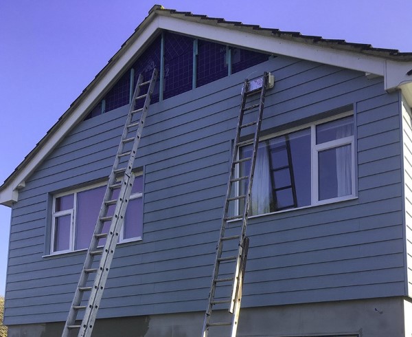 installation de bardage en PVC façade maison